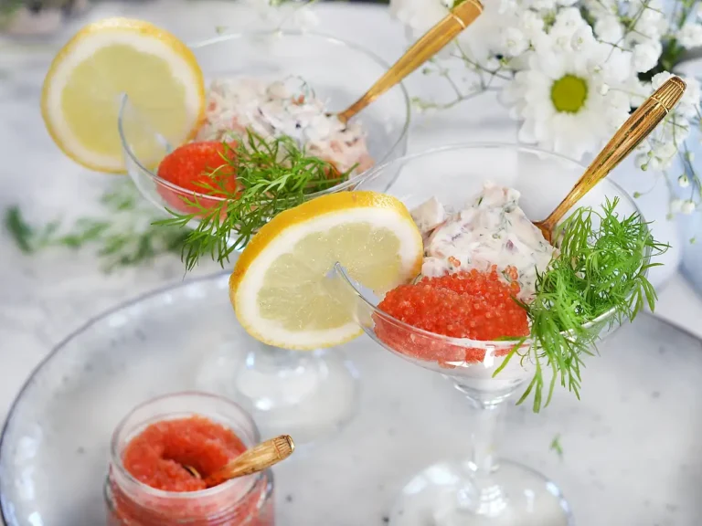 Kärringröra i glas med stenbitsrom, citron och dill.